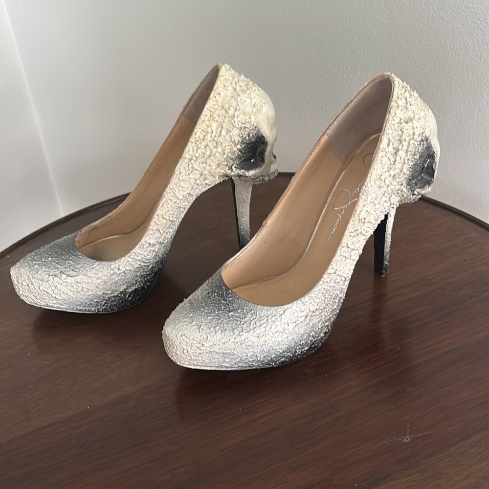 Skull Design High Heels - Cream and Black - Picture 3 of 5
